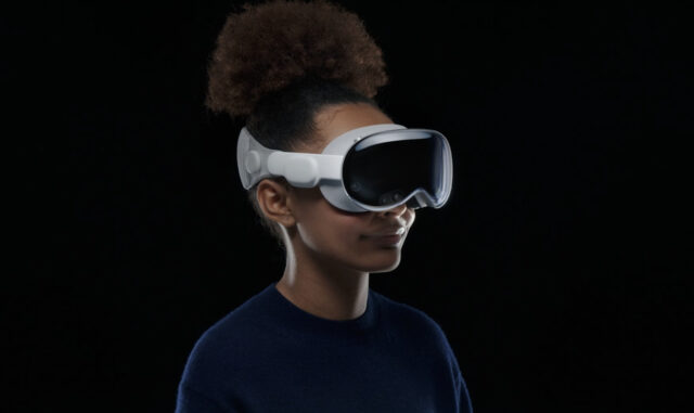 The Vision Pro goggles streamline